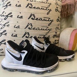 KD 10 basketball shoes